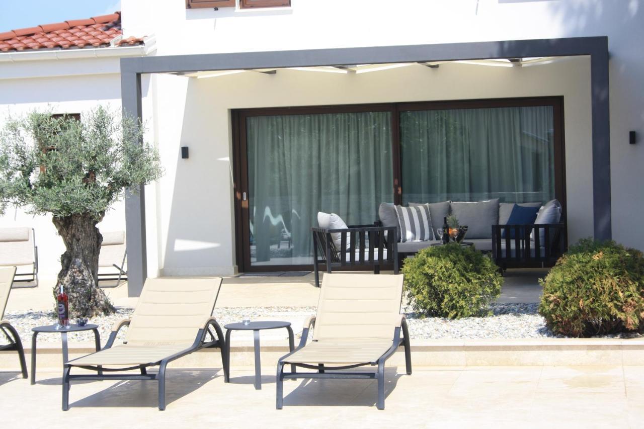 Milohnici Villa Caprice - Krk מראה חיצוני תמונה